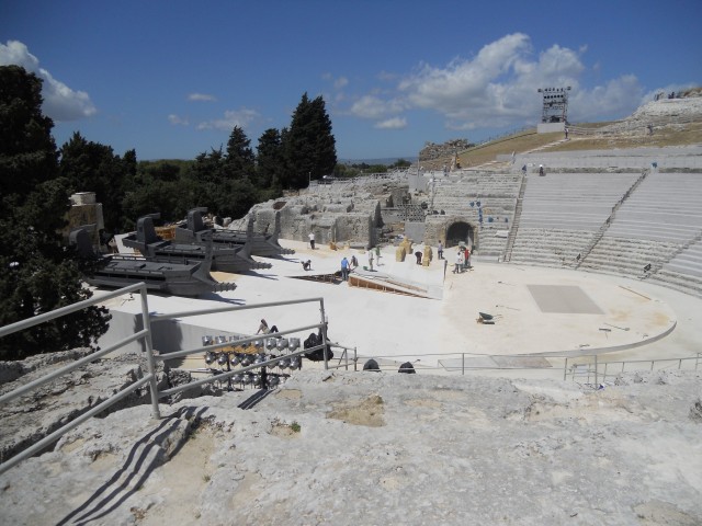 Allestimento scenografico di "Ifigenia in Aulide" - Teatro greco