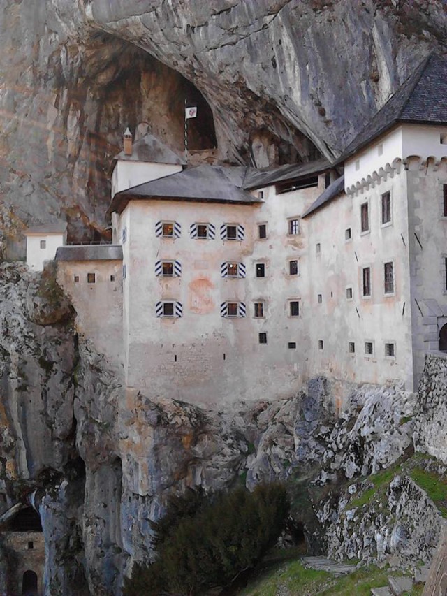 THE POSTOJNA CAVES 