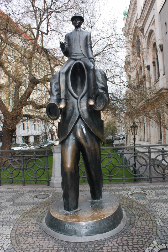 Statua come omaggio a Kafka
