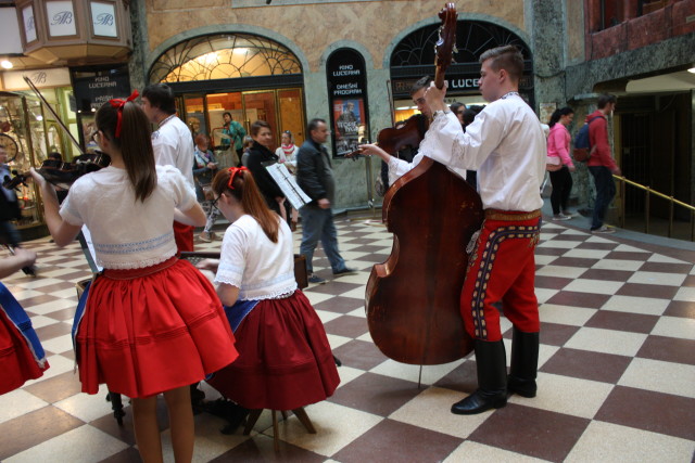 Incontro con musicisti nell’atrio della metropolitana 