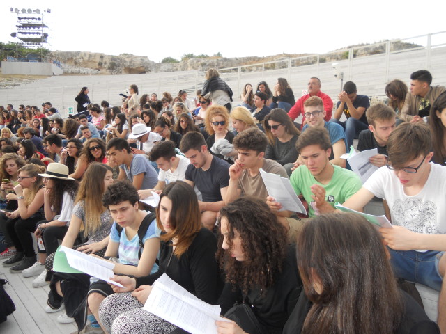 La classe II E al Teatro greco