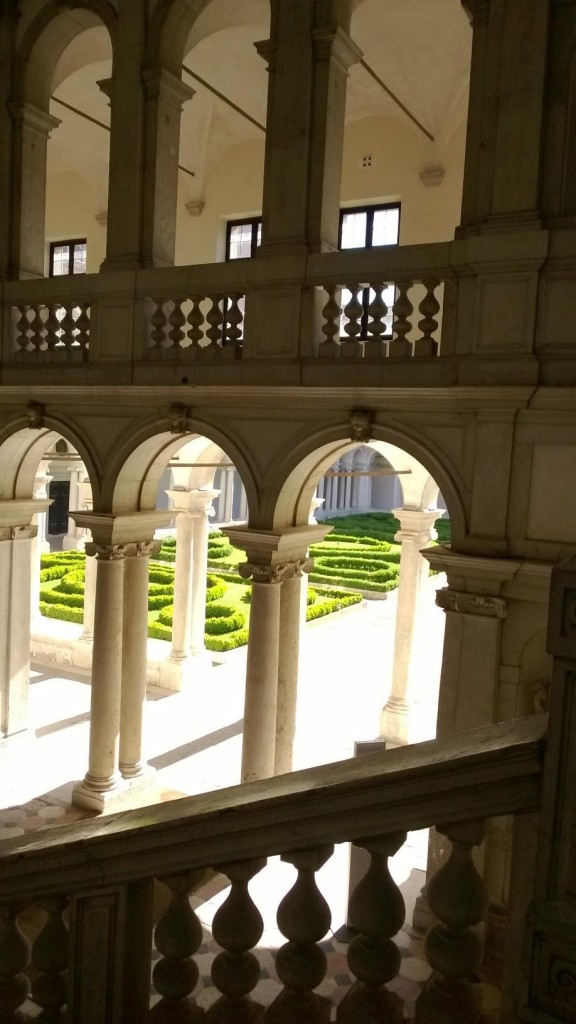 Chiostro palladiano visto dalla scala del Longhena.